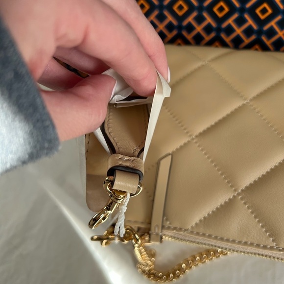 Tory Burch Willa Charms Zip Shoulder Bag Crossbody Bag Soft Serve Gold Tan Cream - Picture 9 of 12